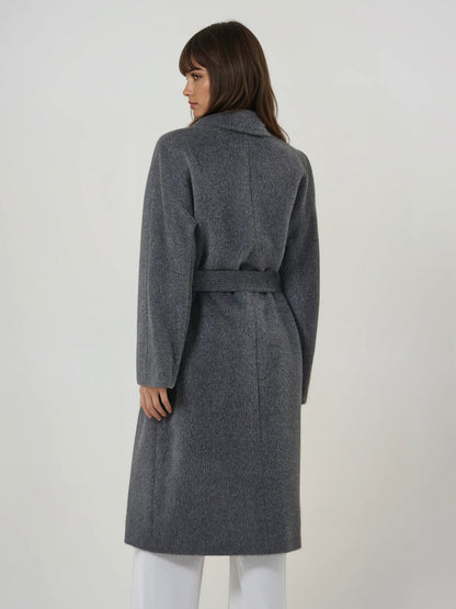 Manteau long en laine et suri