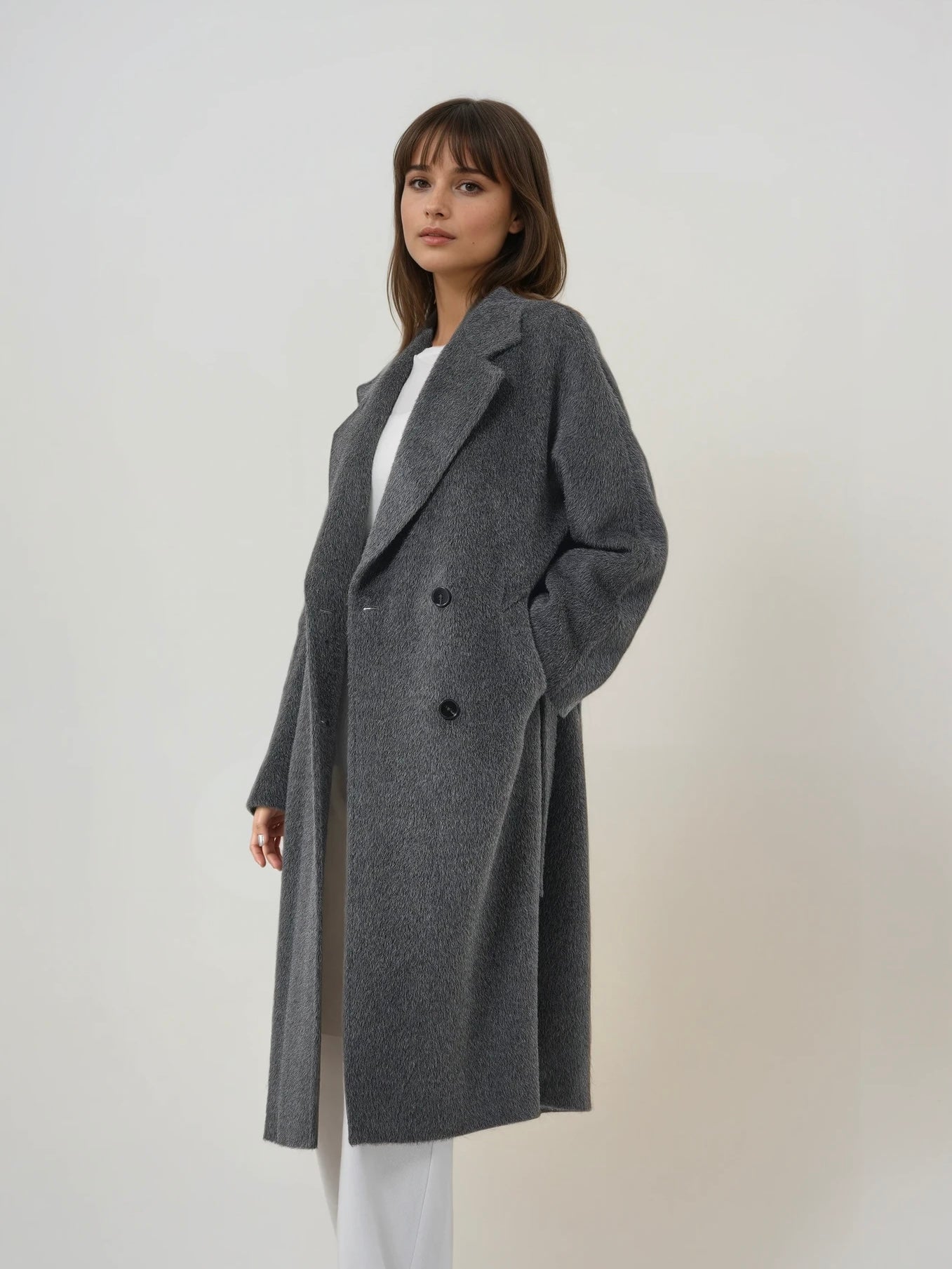 Manteau long en laine et suri